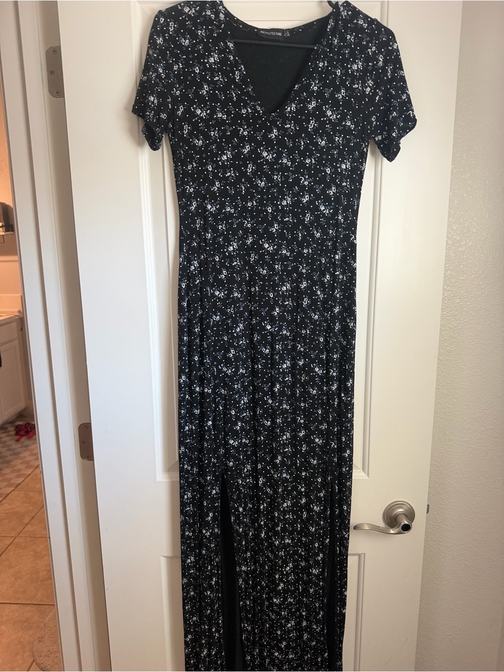 Pretty little thing Black Floral Short-Sleeve Maxi Dress
